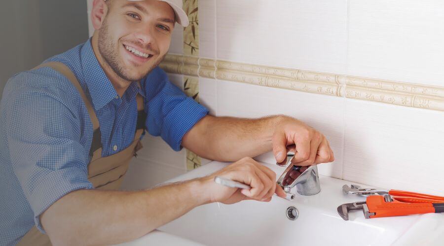 Professional clogged drains services in De Mossville, KY